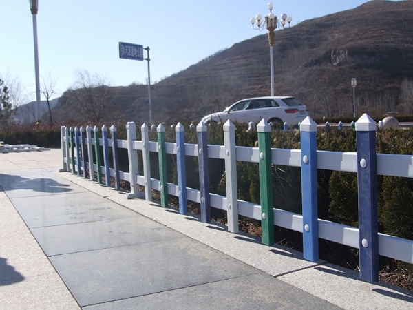 PVC草坪護(hù)欄變壓器護(hù)欄