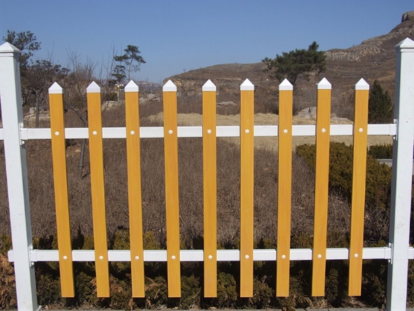 PVC草坪護(hù)欄變壓器護(hù)欄